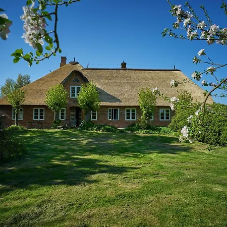 Casa vacanze Sibyllenhof, Denkmalgeschuetztes Reetdachanwesen In Ruhiger Alleinlage Garding-Kirchspiel